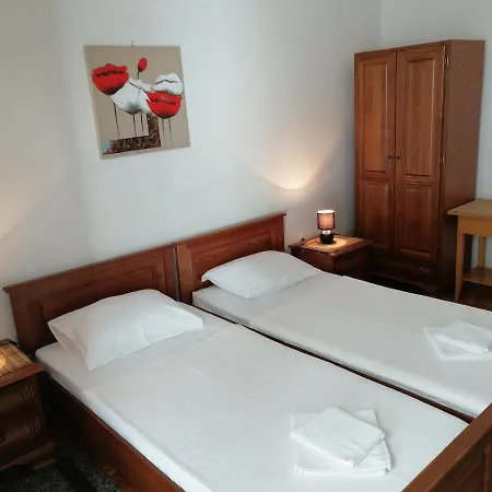 Lovely 2-Bedroom Apartment In Budva Exterior photo