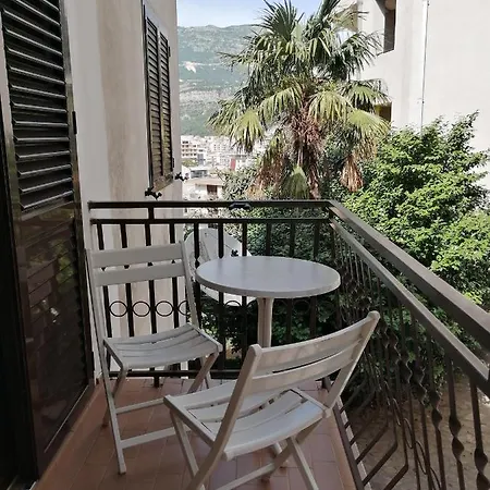 Lovely 2-Bedroom Apartment In Budva Exterior photo