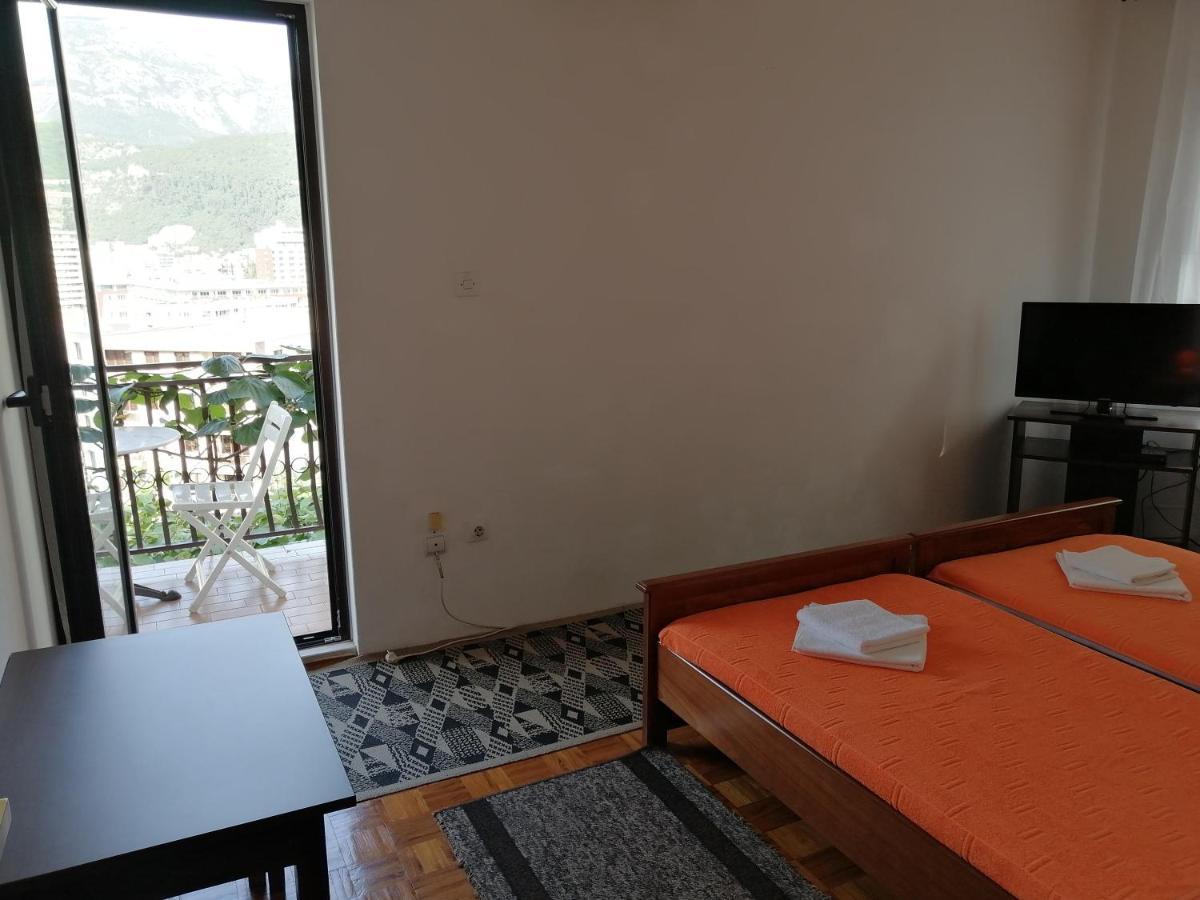 Lovely 2-bedroom In Daire Budva